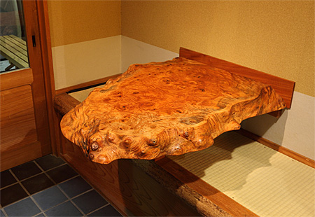 レンタルスペース「銘木ばぁ」銘木のテーブル